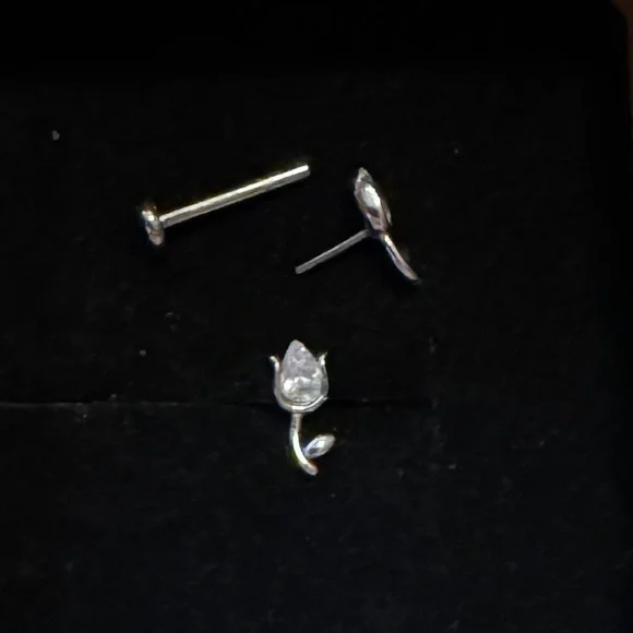 Flat Back Tulip Stud Earrings - Picture 2 of 5